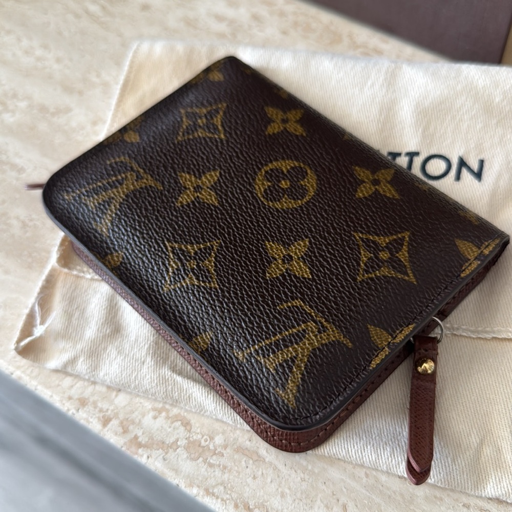 Louis Vuitton Monogram Wallet with Brass Hardware (Giftable)♥️